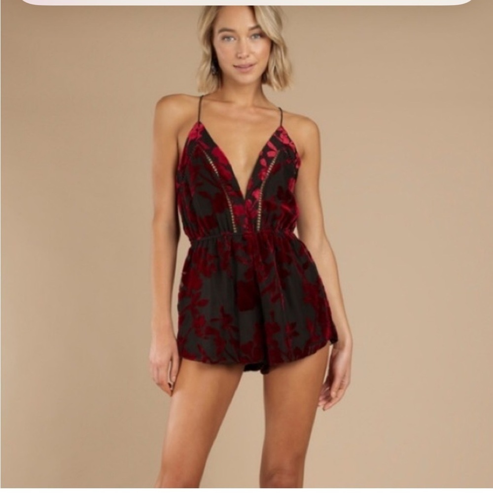 Tobi Burn Baby Black and Red Floral Romper size XS